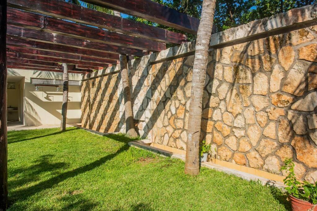 Marysol Beachfront Next To Nomads D6 Isla Mujeres Exterior photo