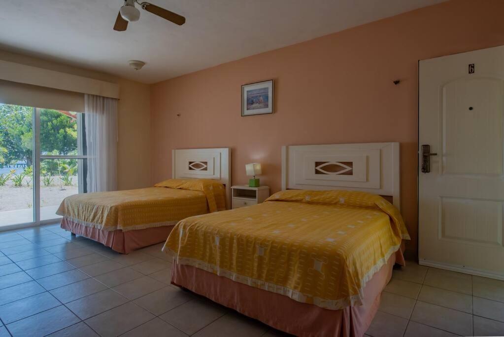 Marysol Beachfront Next To Nomads D6 Isla Mujeres Exterior photo