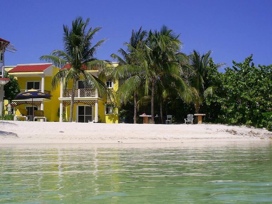 Marysol Beachfront Next To Nomads D6 Isla Mujeres Exterior photo