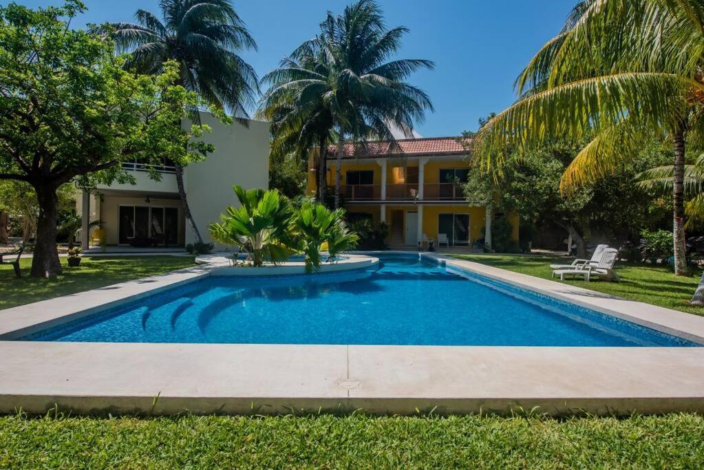 Marysol Beachfront Next To Nomads D6 Isla Mujeres Exterior photo